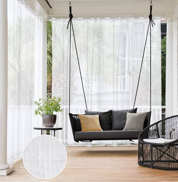 Tempat Tidur Gantung dengan Gorden Transparan